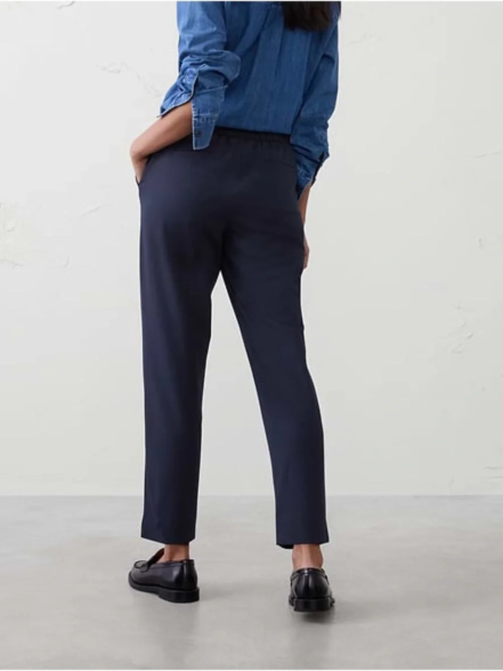 Banana Republic Navy Hayden Pull-On Tapered Ankle Pants Size 6